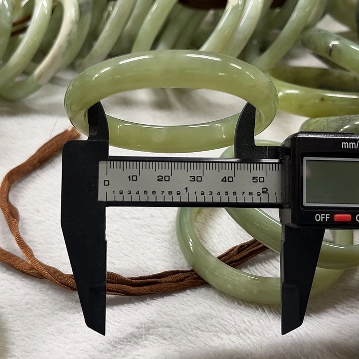 蛇纹石玉未镶嵌天然岫玉珠宝未镶嵌微瑕款