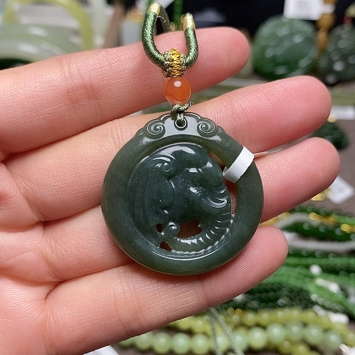 和田玉未镶嵌颈饰