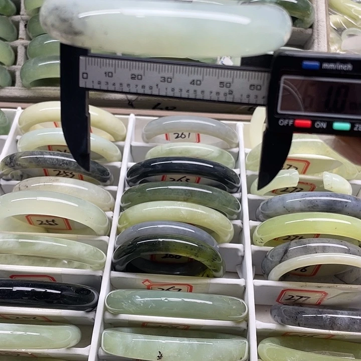 未镶嵌蛇纹石玉手镯242