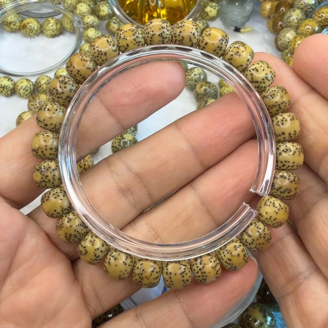 星月菩提手串通体留白鸡油黄98