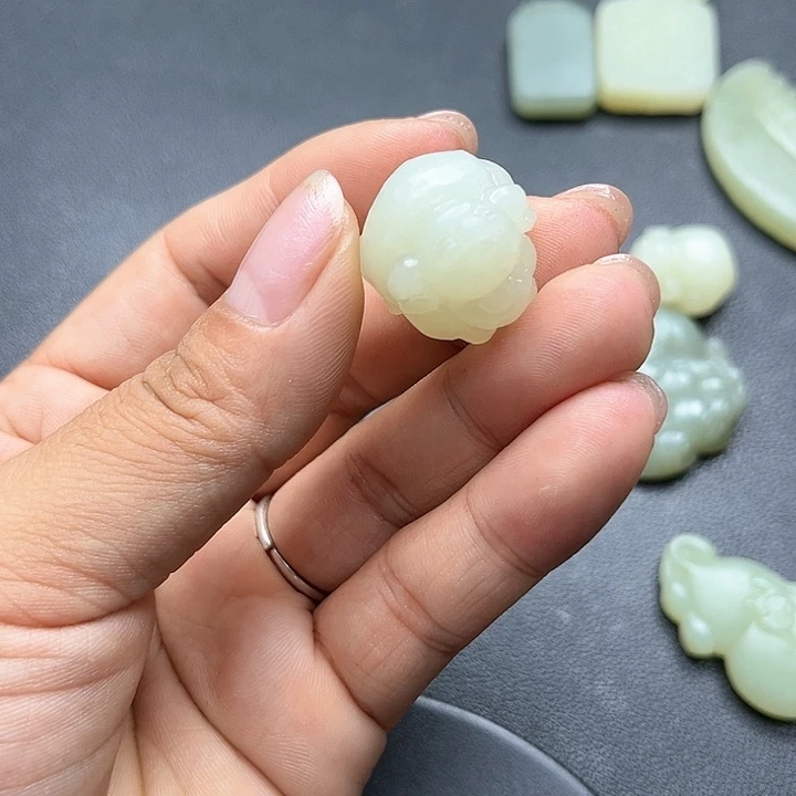 【闪购商品】颈饰未镶嵌和田玉把***底