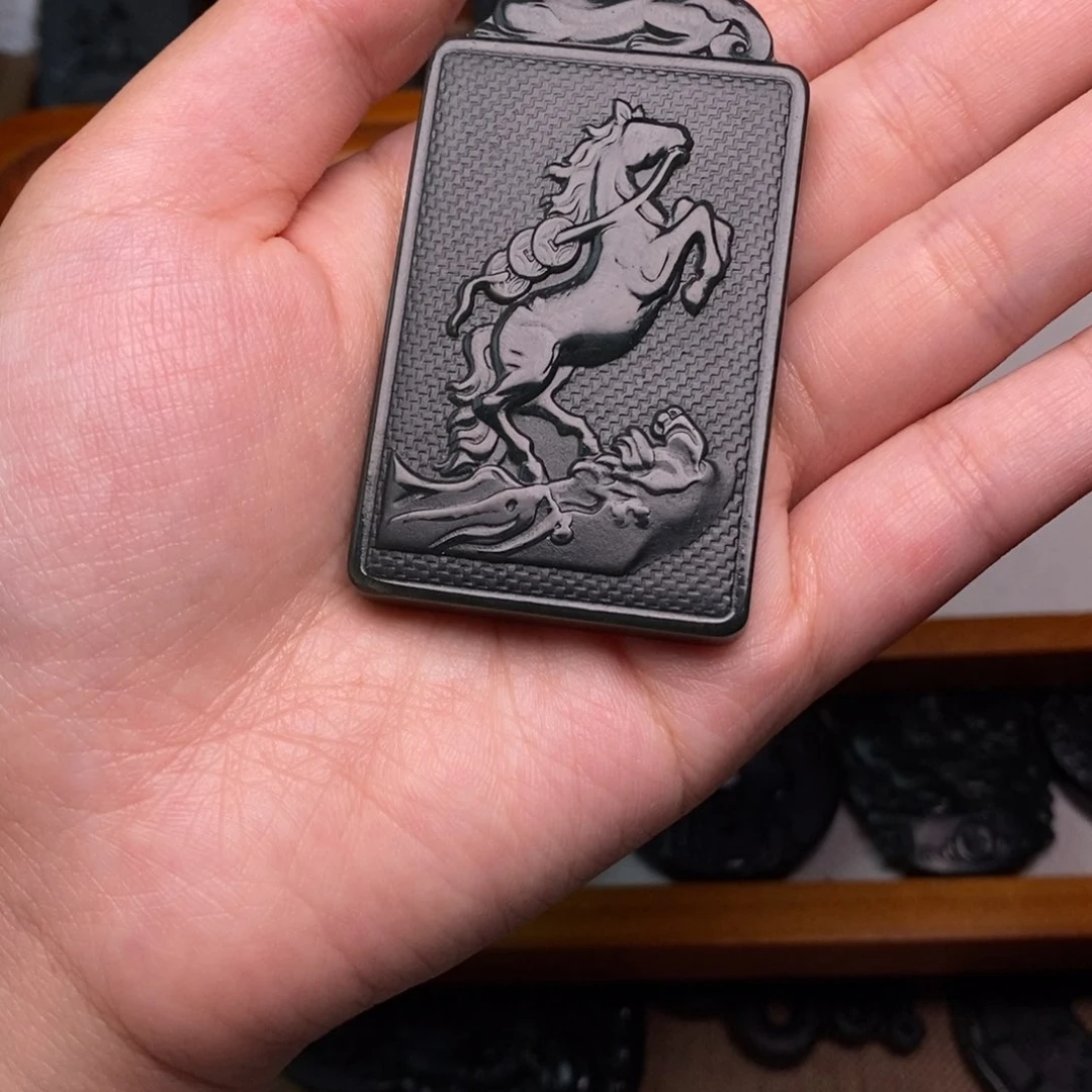 和田玉未镶嵌颈饰武**术