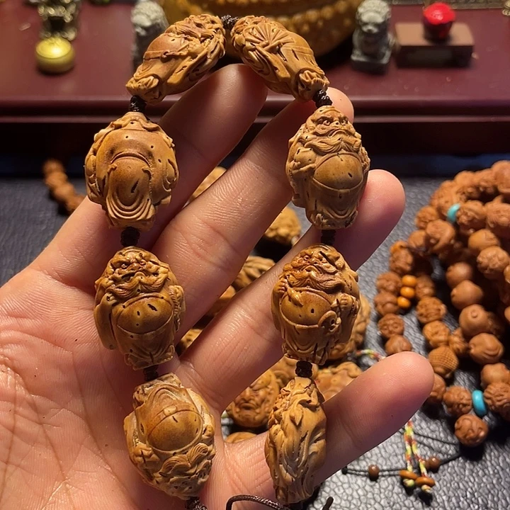 大桃核雕刻瑕疵钟馗