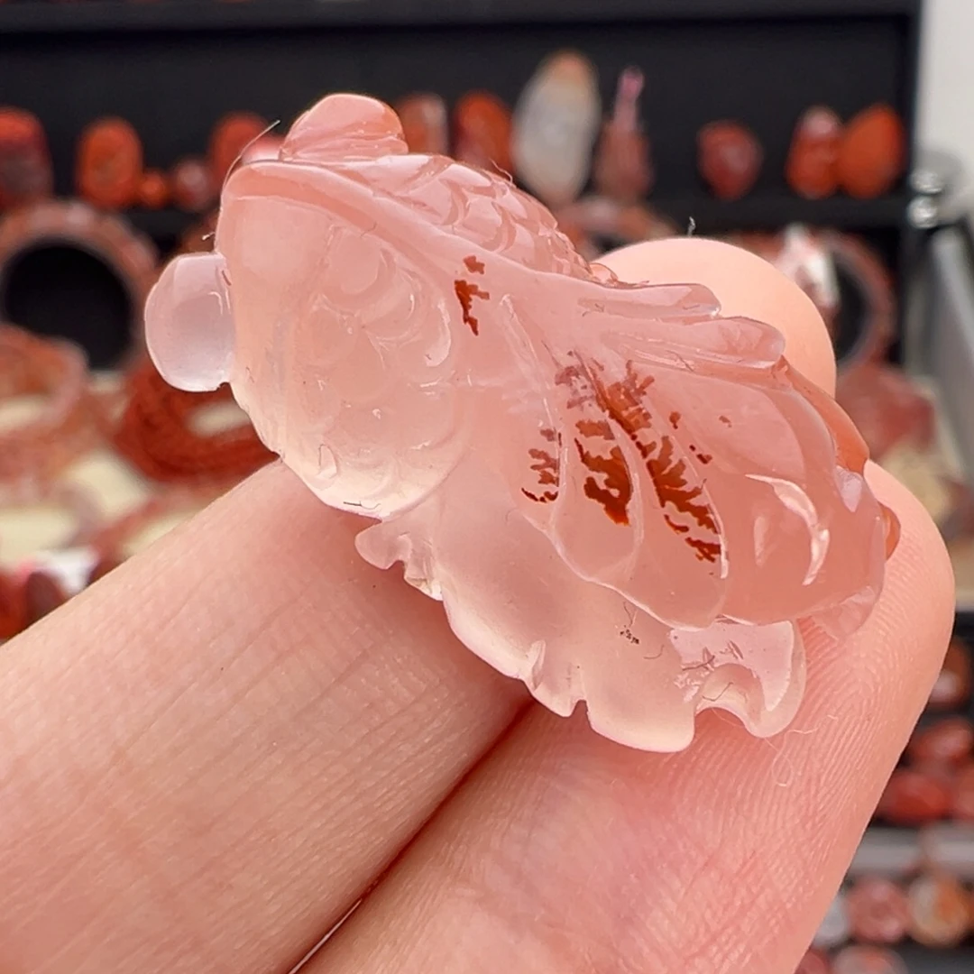 南红玛瑙未镶嵌颈饰冰粉金鱼吊坠