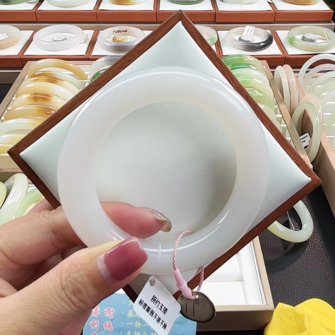 未镶嵌手镯和田玉56