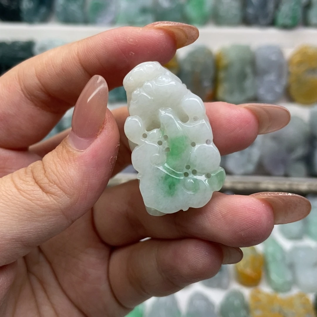 翡翠未镶嵌吊坠(赠链)