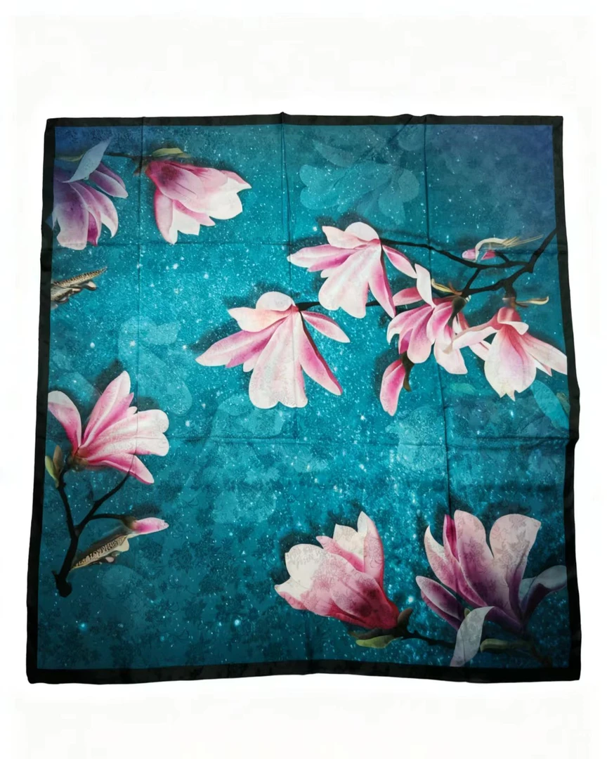 XC-207  瑕疵蓝底粉白玉兰花 140*140左右围巾