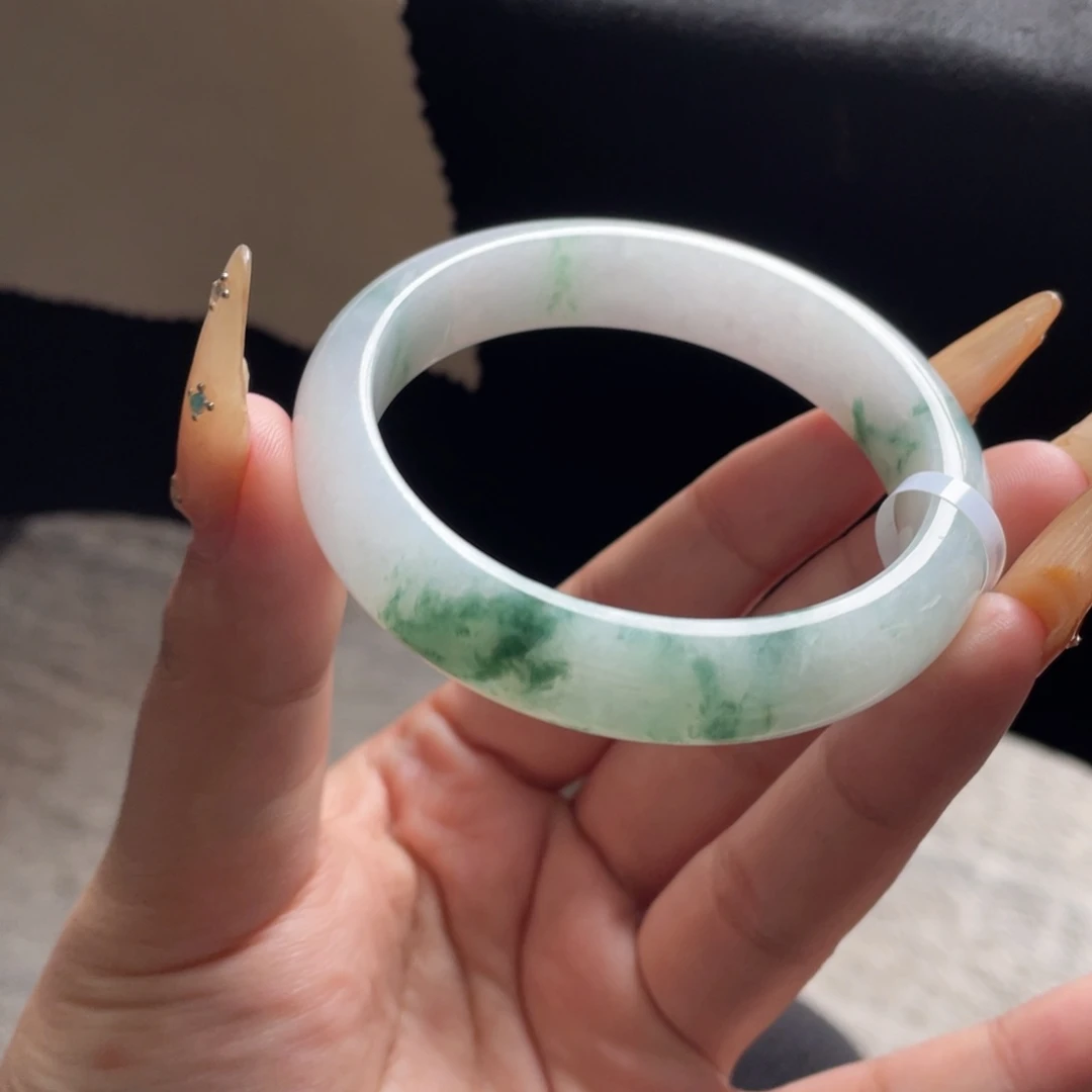 翡翠未镶嵌手镯三天鉴赏