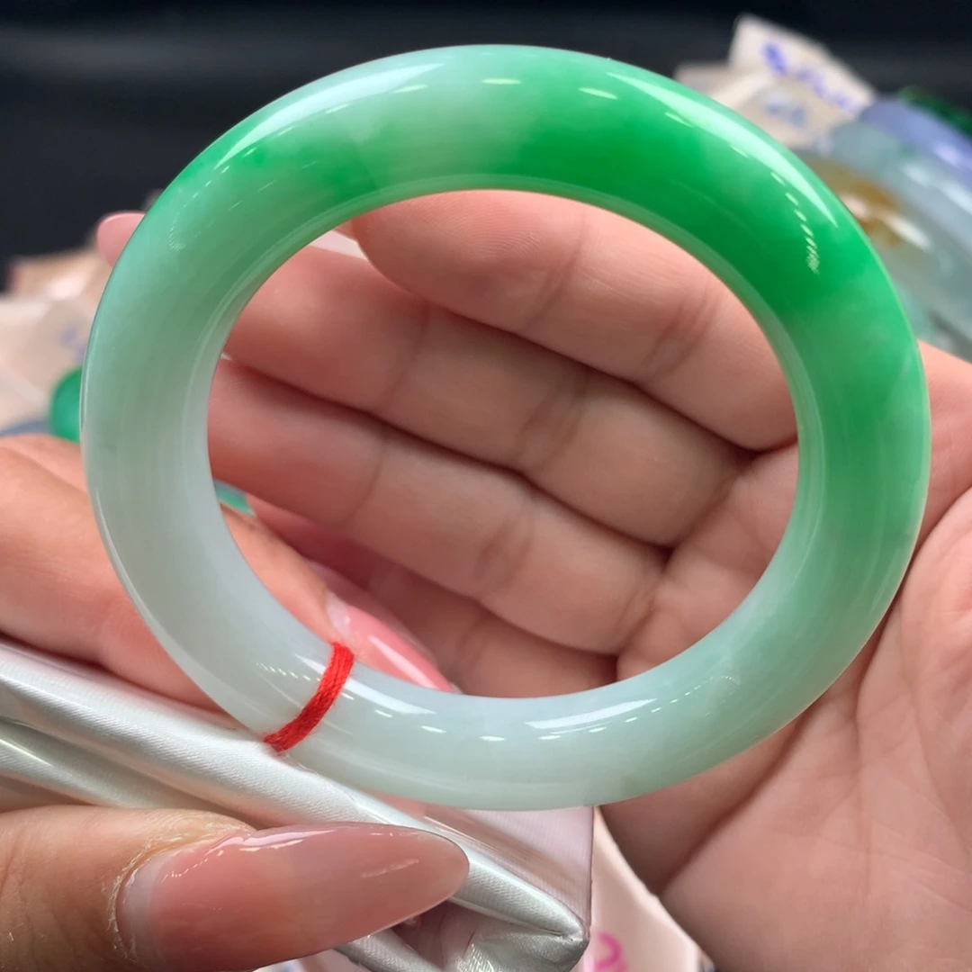 翡翠未镶嵌手镯52.8圆条