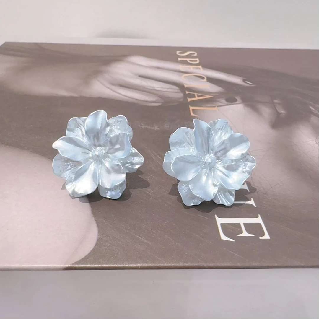 铜合金耳饰 EH154简约蓝色花朵气质时尚百搭甜美精致法式小香耳钉