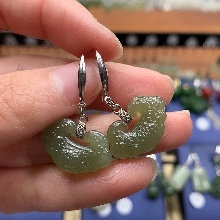 和田玉银S925镶嵌耳饰如意锁晴水色20左右