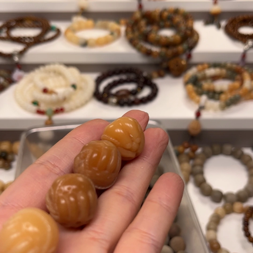 &***丽白玉菩提吊坠4个佛手