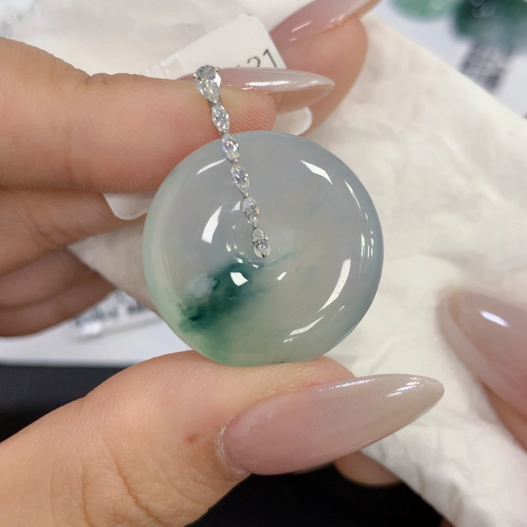 颈饰18K金镶嵌翡翠