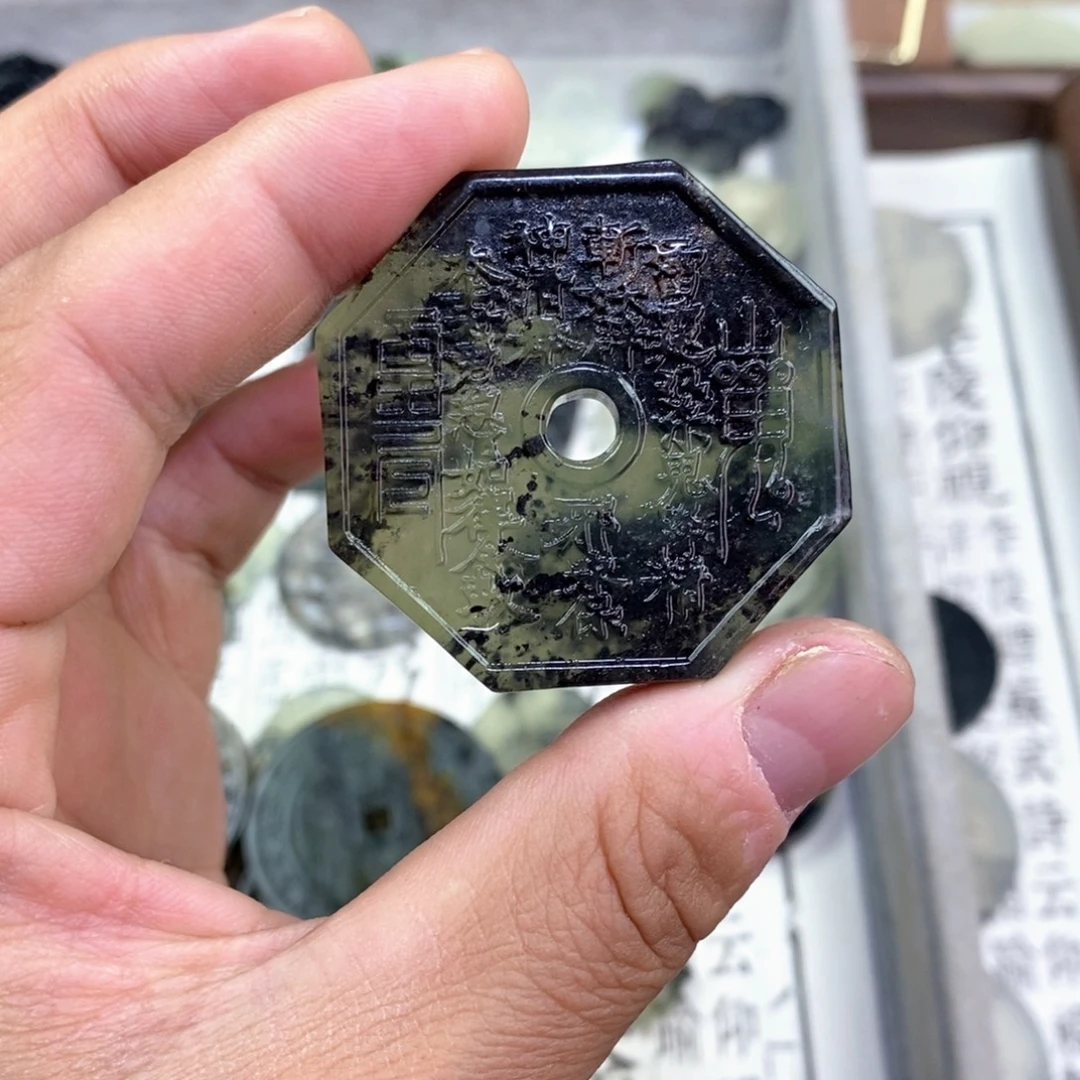 岫玉未镶嵌颈饰岫玉山鬼花钱吊坠