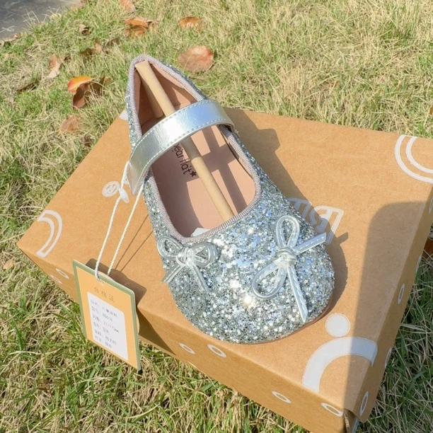 25年 新款儿童公主皮鞋 银色 亮散散24-32码