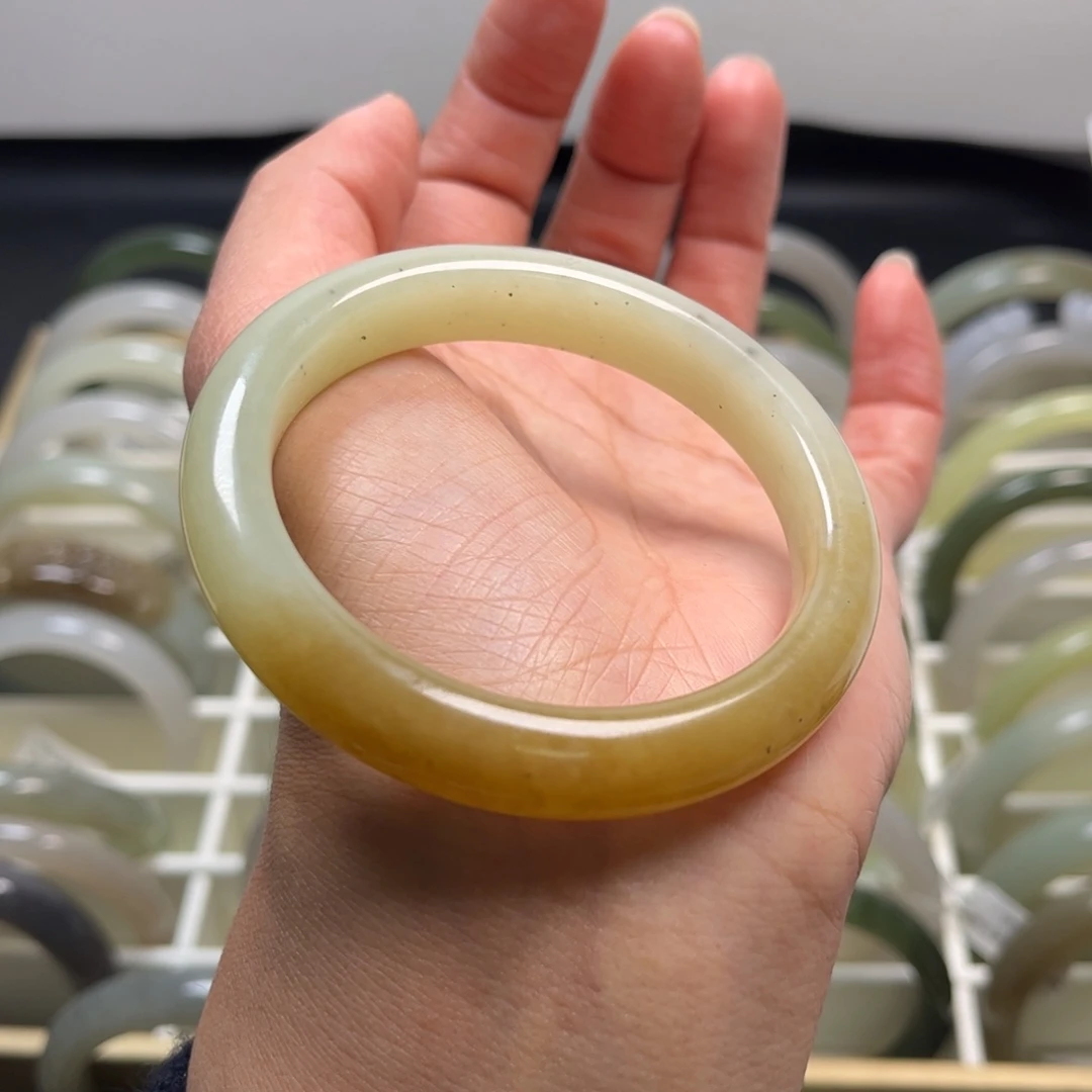和田玉未镶嵌手镯55圈