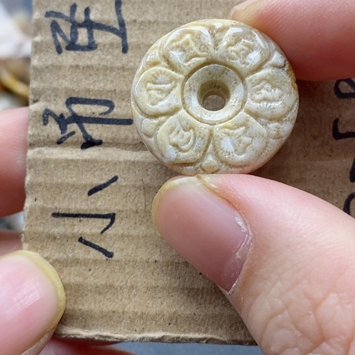 硅化珊瑚（珊瑚玉）颈饰未镶嵌