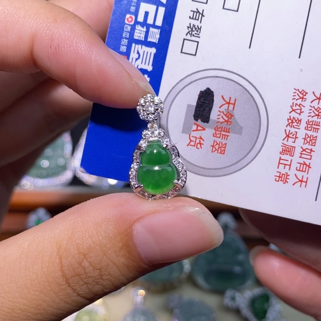 颈饰未镶嵌翡翠天然