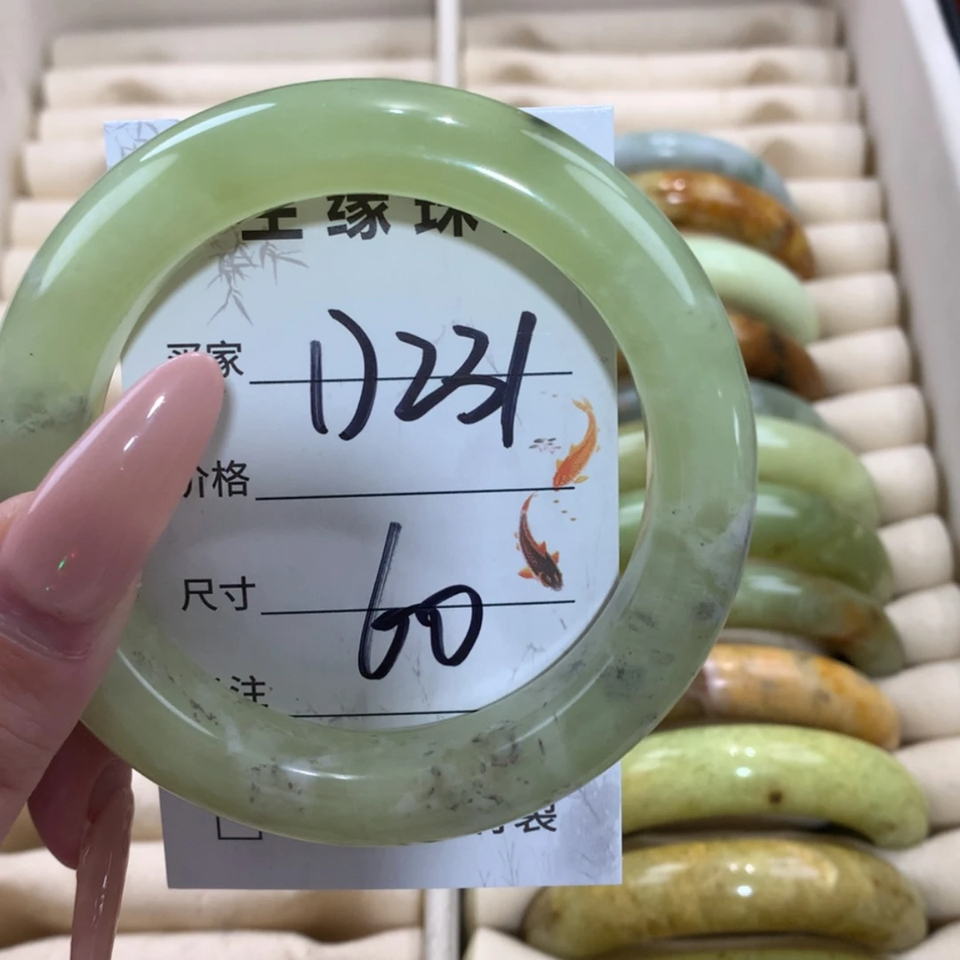 【闪购商品】未镶嵌蛇纹石玉手镯