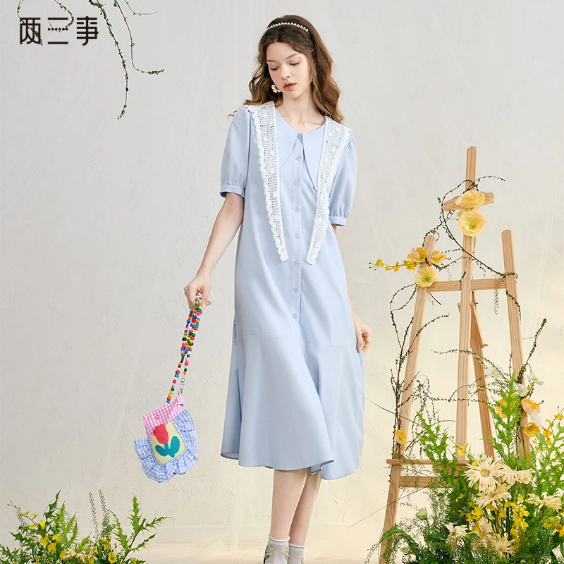 两三事 月光海岸 2025春季新款甜美钩花蕾丝披肩泡泡袖绑带连衣裙