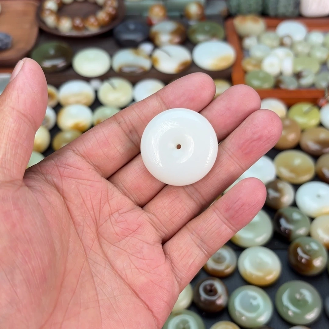 和田玉未镶嵌颈饰梦*记