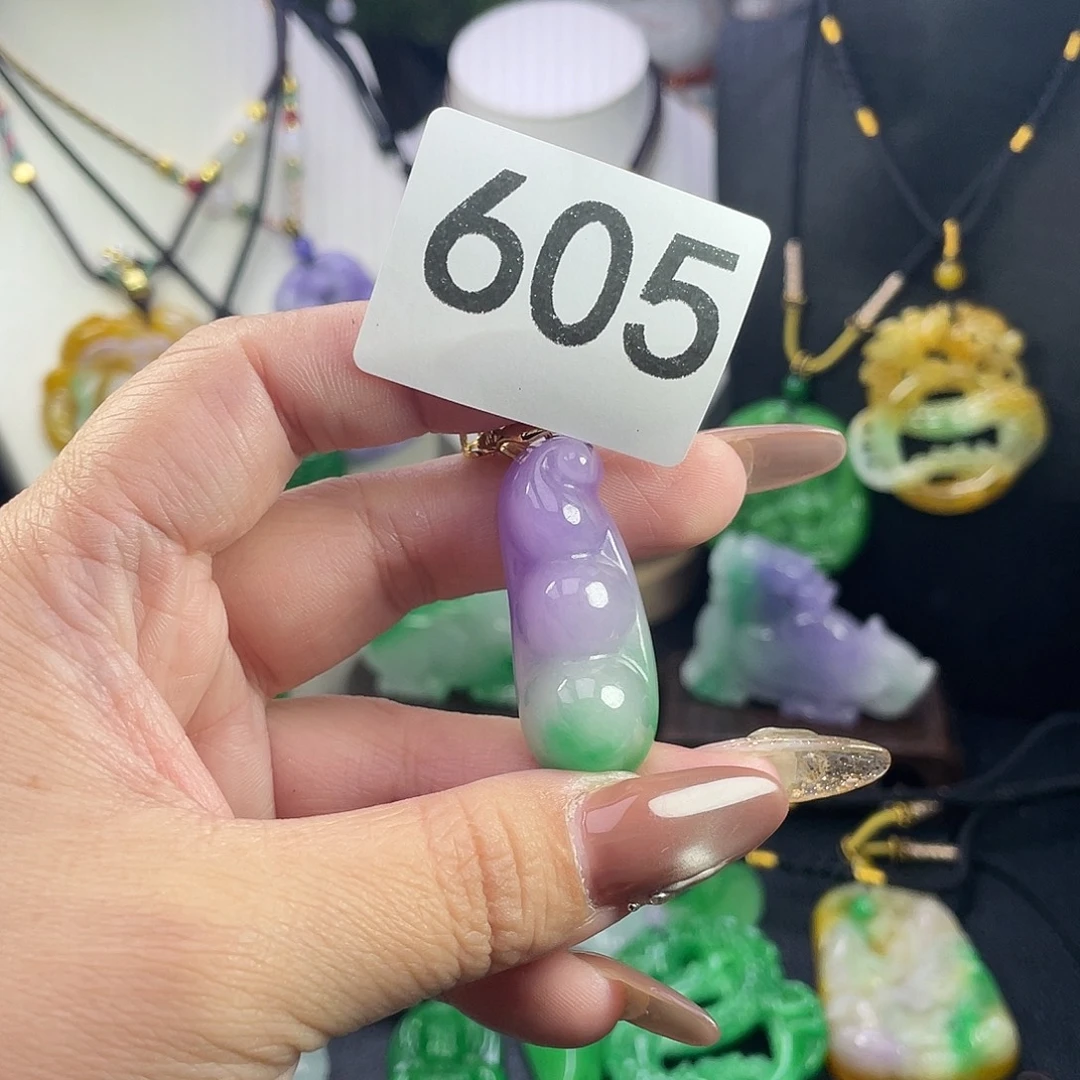 翡翠未镶嵌吊坠(赠链)