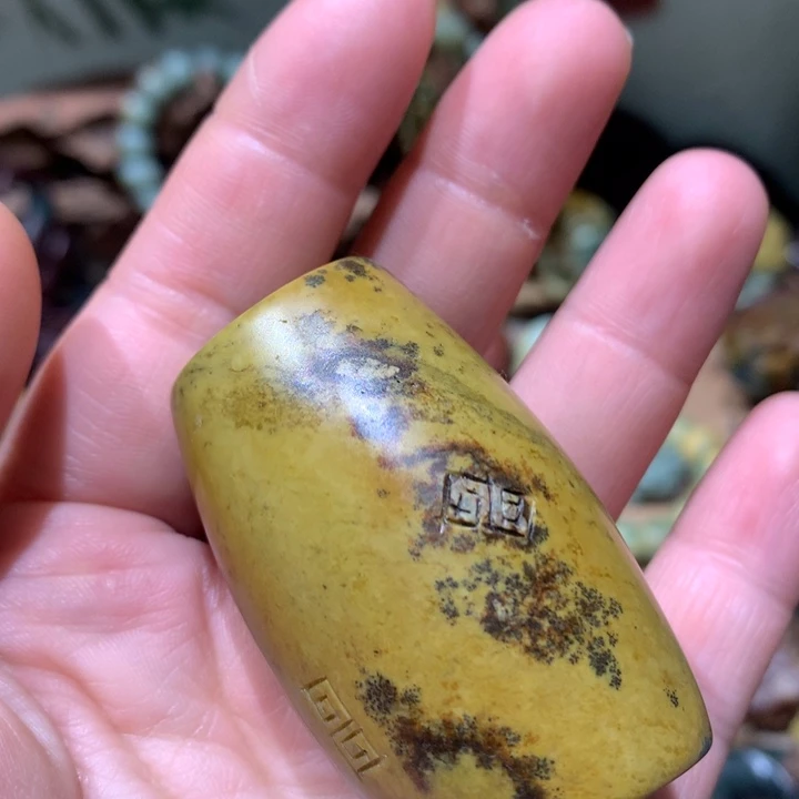 未镶嵌岫岩河磨玉（透闪石质玉）挂件