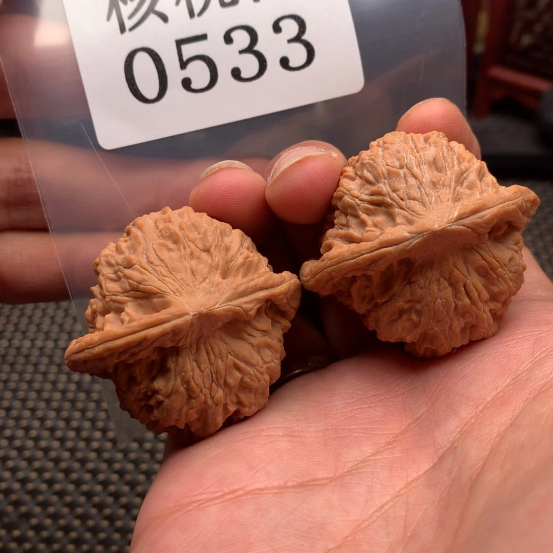 文玩核桃吊坠红狮子42