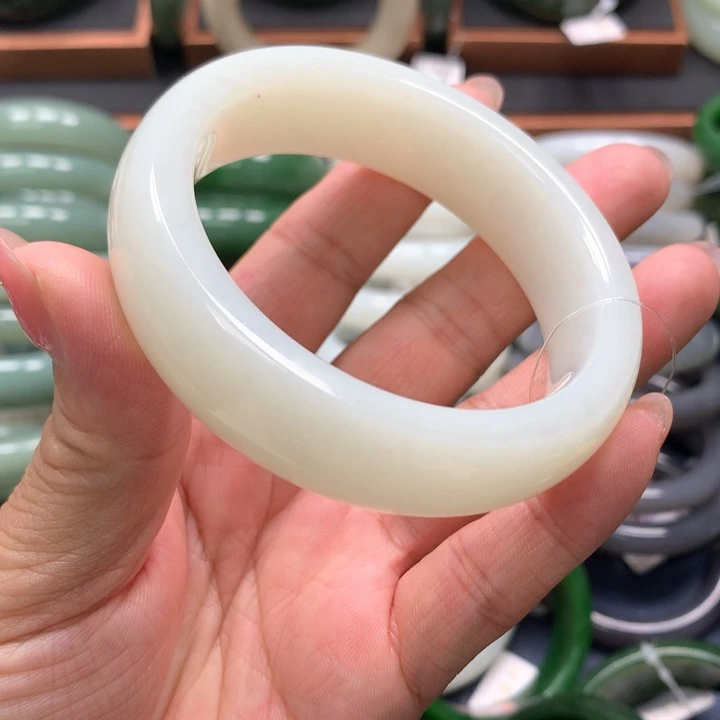 【闪购商品】未镶嵌手镯和田玉32