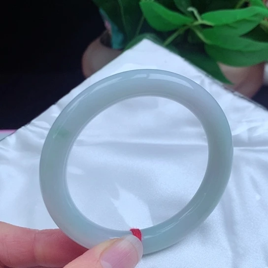 翡翠手镯未镶嵌       圆条54+