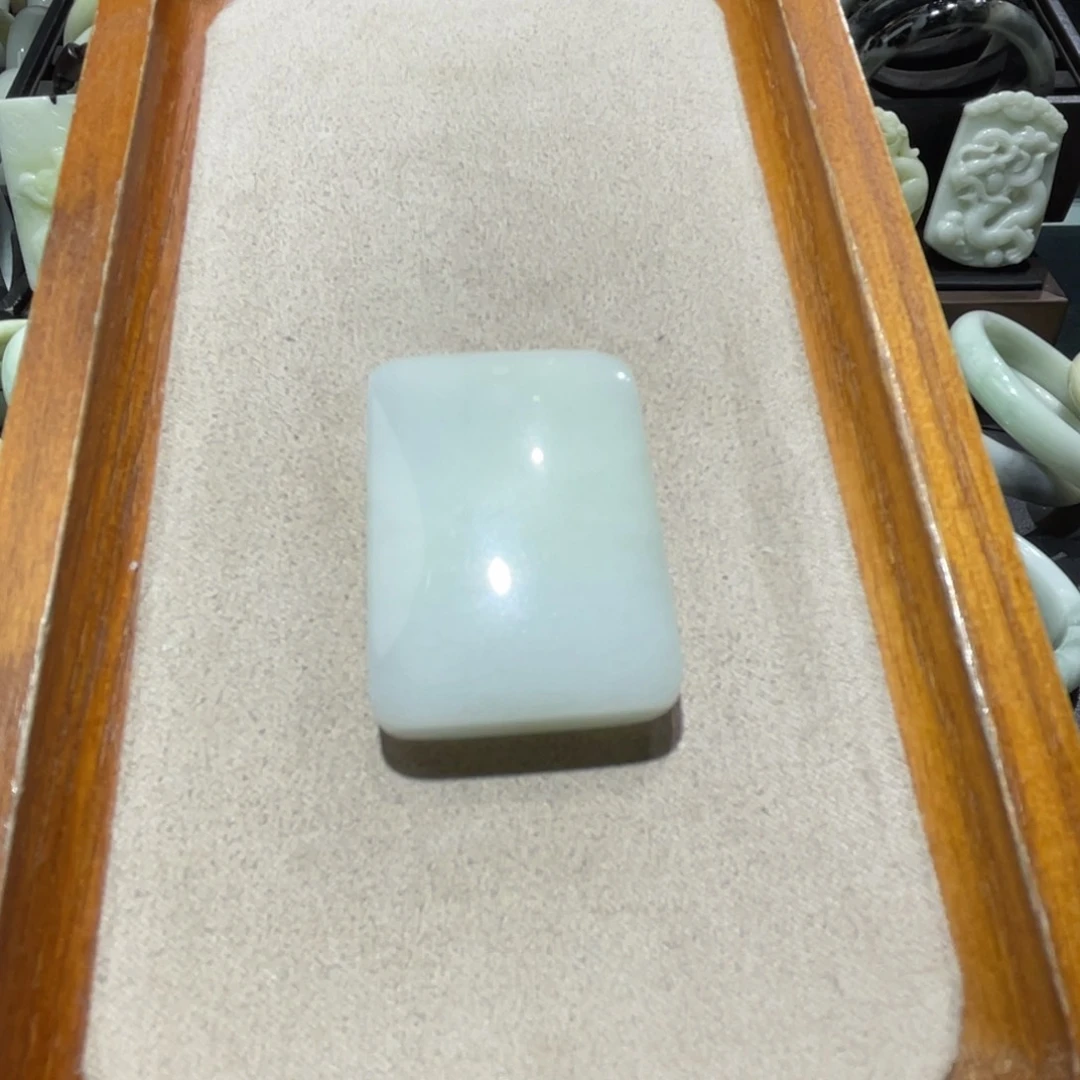 未镶嵌颈饰蓝田玉（蛇纹石化大理石玉）肚*哥