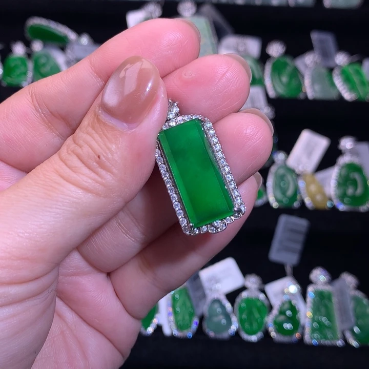 【闪购商品】颈饰银S925镶嵌翡翠