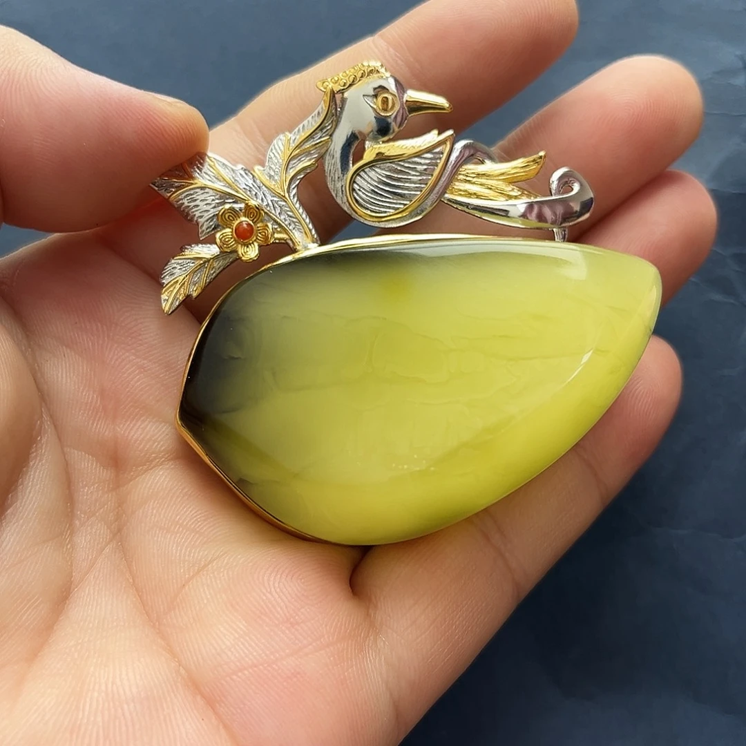 琥珀未镶嵌裸石吊坠