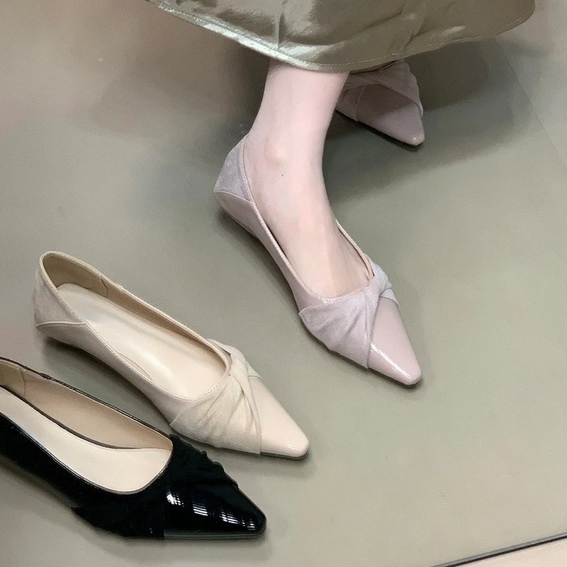 2025年新款法式设计感气质高跟浅口单鞋女温柔拼接通勤坡跟瓢鞋