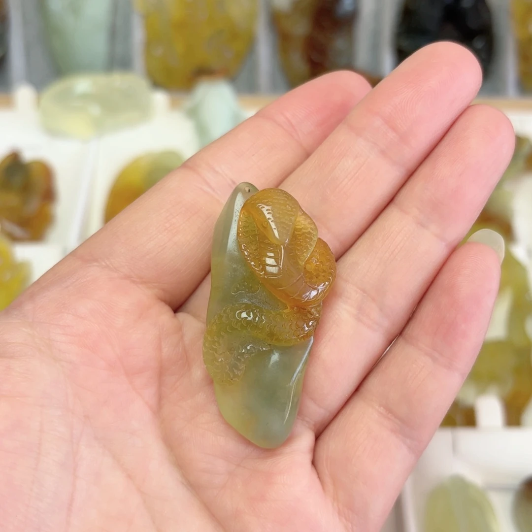 未镶嵌蛇纹石玉吊坠(不含链)