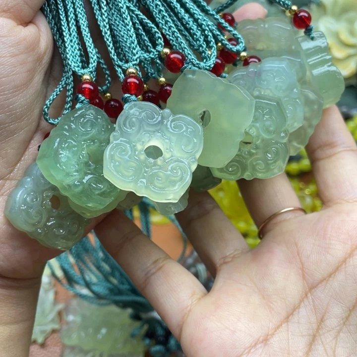 蛇纹石玉未镶嵌吊坠