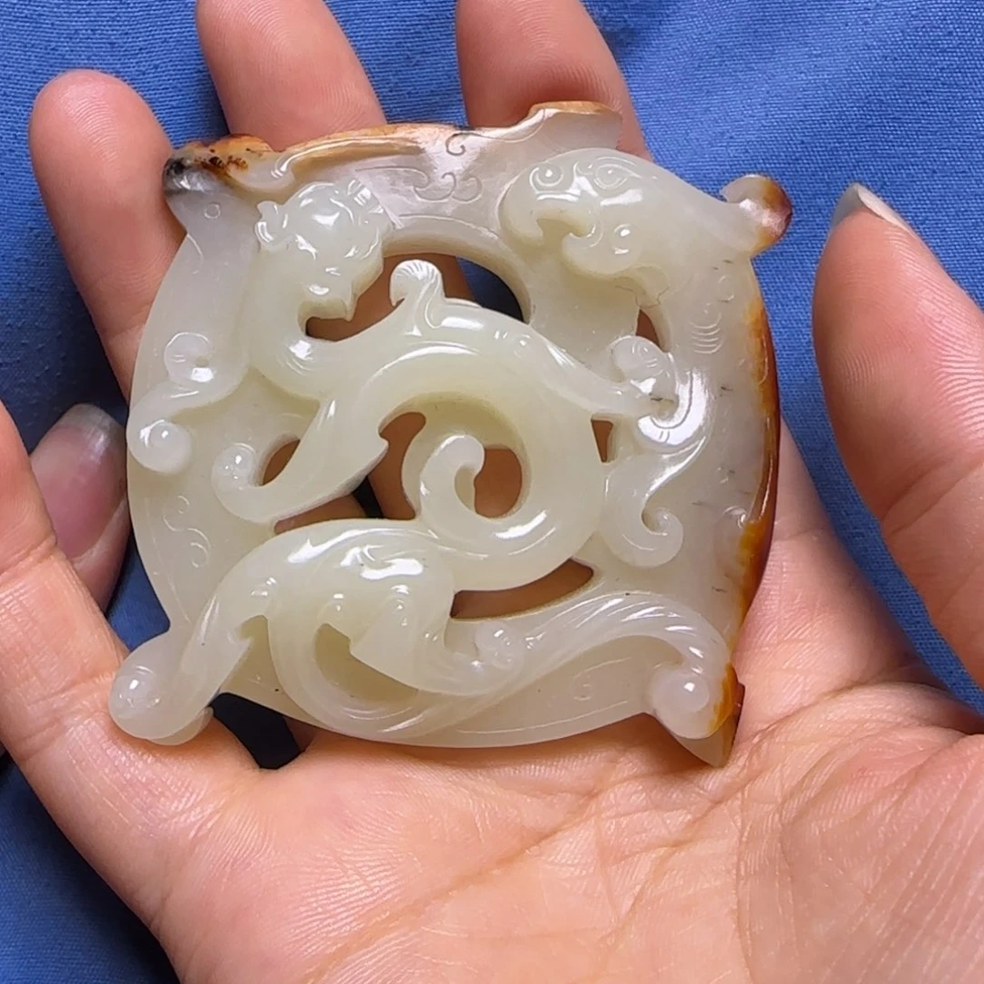王***宇和田玉未镶嵌颈饰
