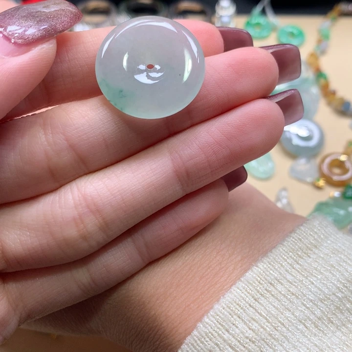 翡翠未镶嵌颈饰平安扣