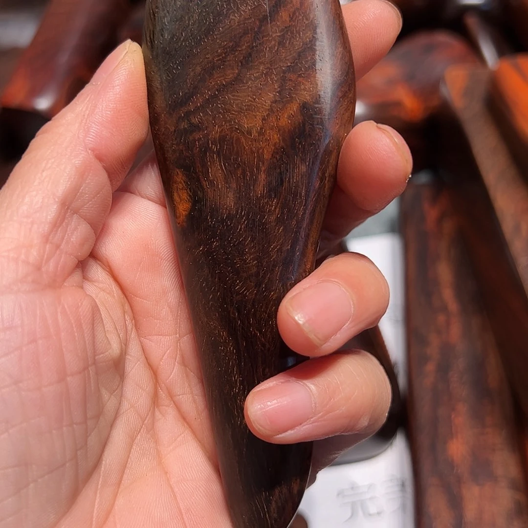 交趾黄檀（大红酸枝）福****店