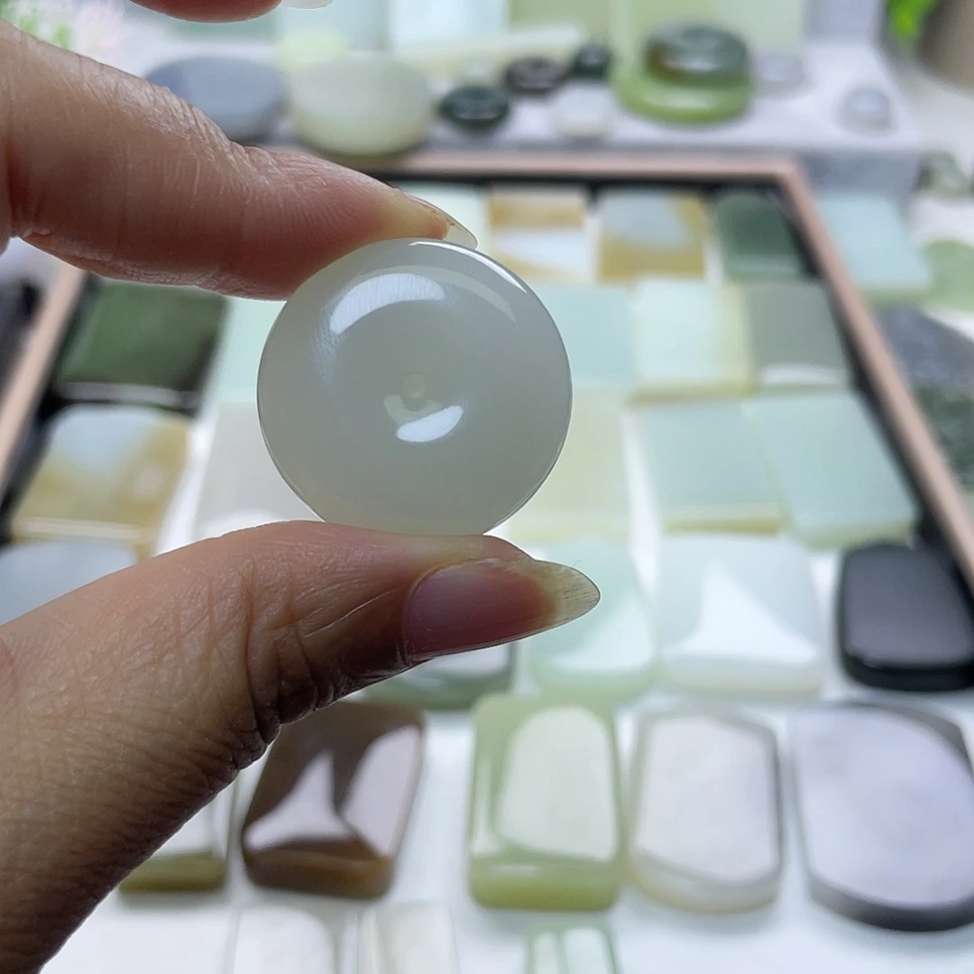 和田玉未镶嵌颈饰雪***雨