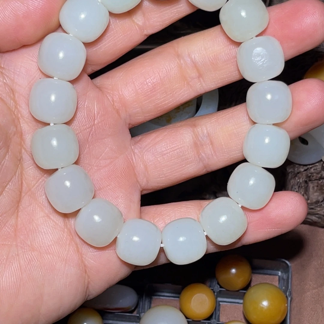 和田玉未镶嵌车挂