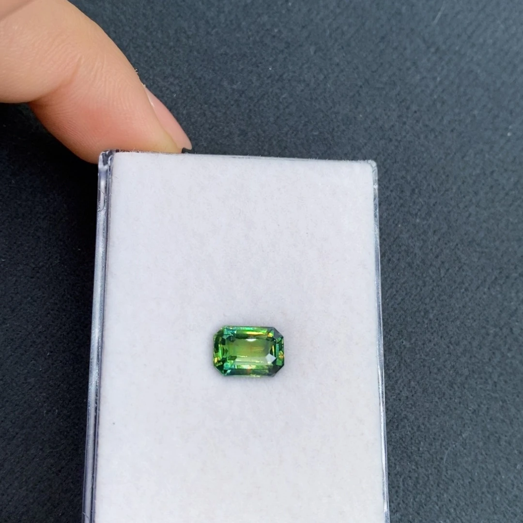 蓝宝石裸石未镶嵌