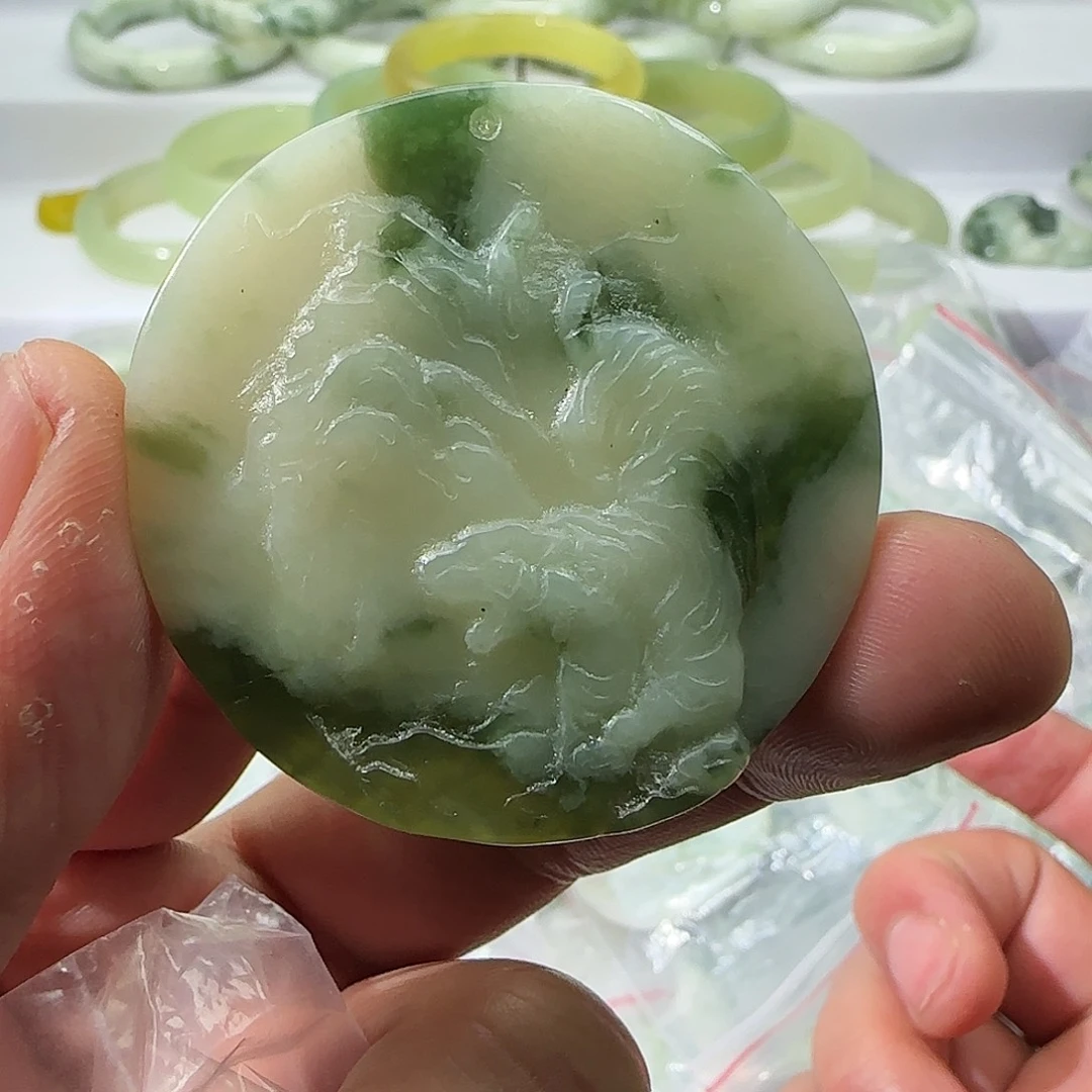 透闪石-蛇纹石玉未镶嵌颈饰微瑕