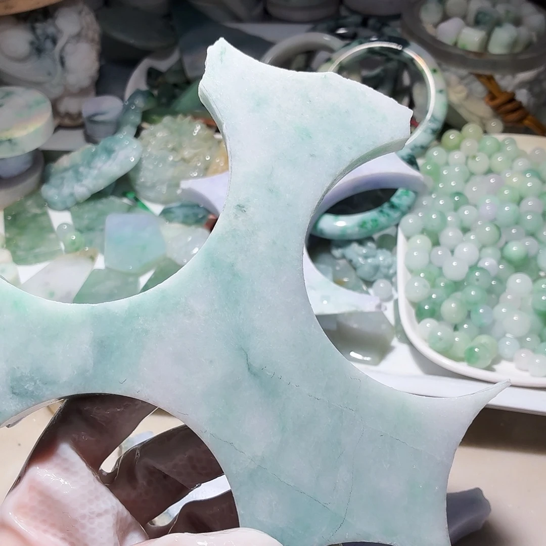 翡翠未镶嵌颈饰边角料