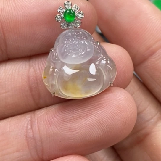 翡翠18K金镶嵌颈饰吊坠