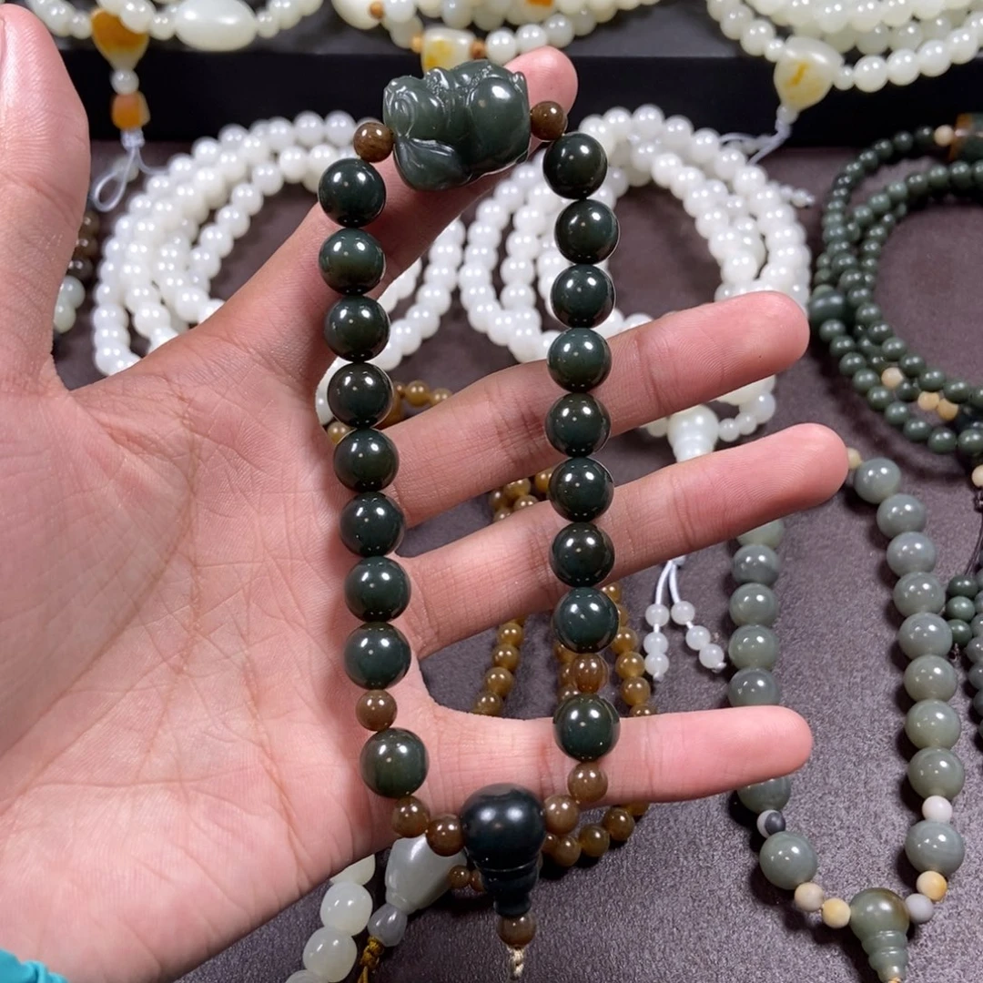 和田玉未镶嵌把件