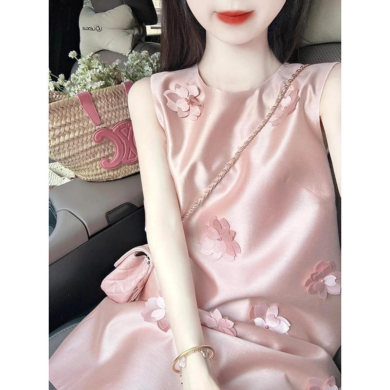 法式轻奢粉色立体花朵缎面无袖连衣裙女2025夏季高端气质漂亮长裙