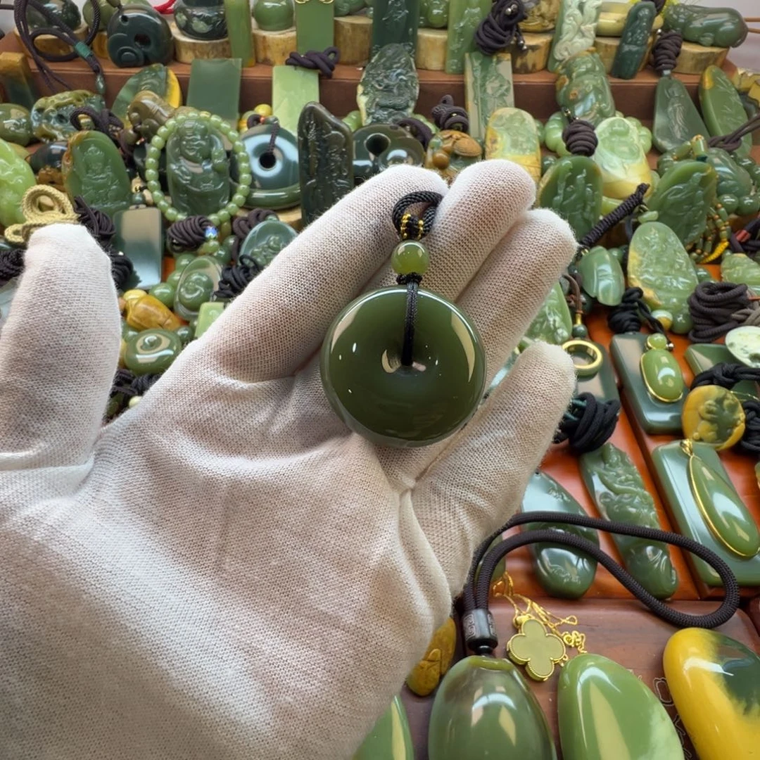 岫岩老玉（透闪石质玉）未镶嵌颈饰