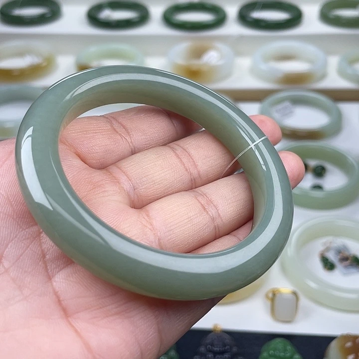 和田玉未镶嵌手镯