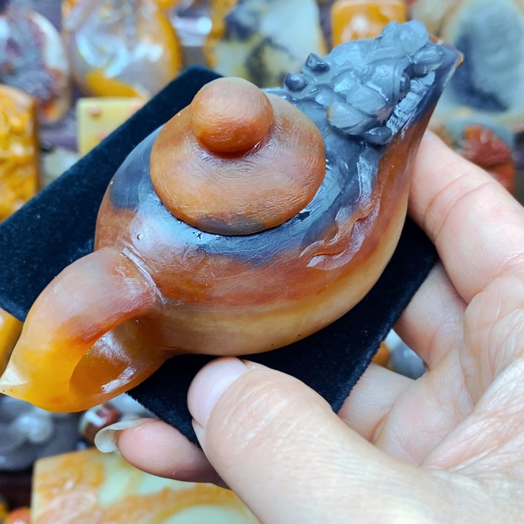 颈饰未镶嵌石英岩玉